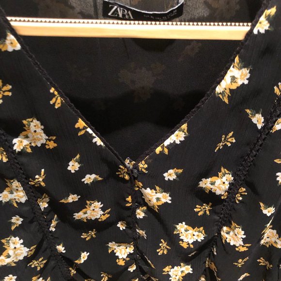 Zara Floral Blouse with Shoulder Detail - Picture 3 of 6
